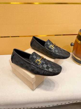 Louis Vuitton 路威易登 ，最新男款士豆豆鞋上市，官一网比一，鞋面用采进意口大头利层牛皮压纹+猪皮内里+最新金五扣，绝一非般工的艺制造，大厂艺工流程 - 点击图像关闭