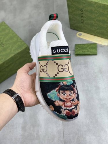 工厂p价p 实价 古奇Gucci 官网最新款休闲时尚男鞋 爆款版型简洁大气 潮男专属.独有的官网最新品牌双G素元素古奇原版装饰 时尚又大方 面料原版磨砂小牛皮全