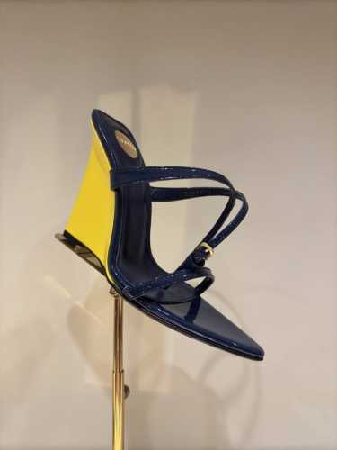 Saint Lauren*Ysl圣罗兰 25Ss新品高跟拖鞋 鞋面采用进口小牛漆皮 内里踮脚混种羊皮 意大利进口真皮大底 Size：35-39 40定制