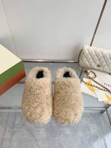 女 ￥ 男+20 MARNI Sabot马毛拖鞋 一款巨型潮流四季包头马毛拖，让它成为了一道靓丽的风景线，质感让你的美足更加美丽、信心、舒心十足，不管居家还是外