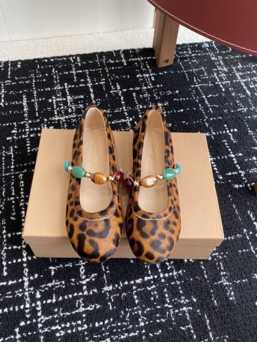 代购级 gianvito Rossi 25Ss 春夏新款 芭蕾舞 单鞋 原版购入1比1打造 套楦工艺使得上脚非常舒适柔软 小红书 Ins 各大博主推荐 面料 进
