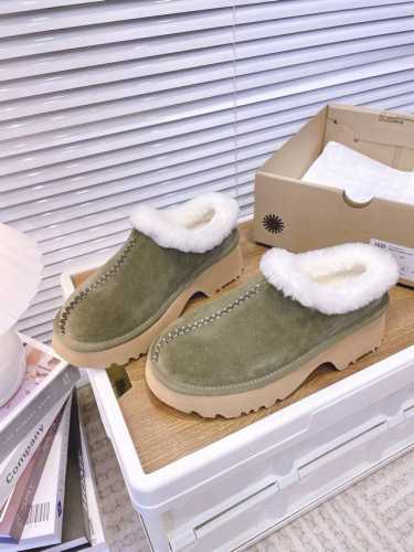 出厂价 UGG新款克罗格，1162510 厚底坡跟拖鞋雪地靴，独特的设计，懒人的最爱，面料，牛磨砂，内里羊皮毛一体， 跟高5.08cm，拉长腿部线条 ，女生必备