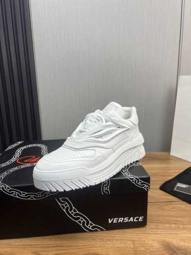 工厂价 Ｖｅｒｓａｃｅ.范思哲时尚皮革休闲运动鞋 常年热卖款 面料:头层牛皮 内里:羊皮皮内里 原版大底开模大底 尺码:38-45 45定做不退换