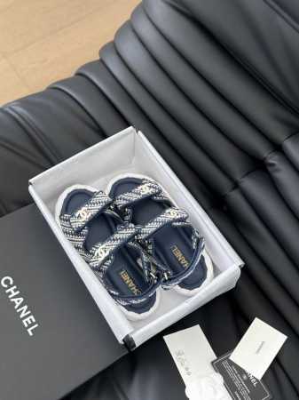 新版面！高版本！Chanel 新色魔术贴凉鞋版面！ 所有的颜色我家都有 鞋面进口面料，垫脚内里羊皮，原版大底。 均配专柜顶级包装！ Size:35-40 - 点击图像关闭