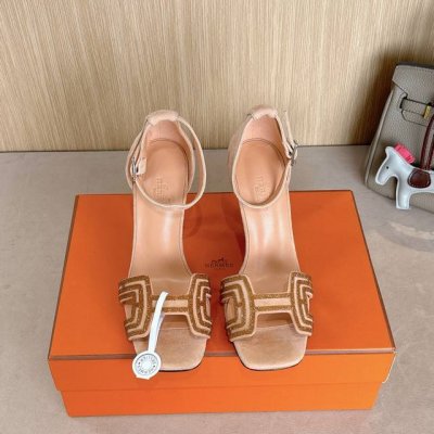 10.5Cm组图 出厂价p Hermes 爱马仕 Joy 105高跟凉鞋 时尚又百搭 搭配H鞋头 超级舒服 每个细节都做到极致 搭配同色调标志性纯鞋扣 设计简约