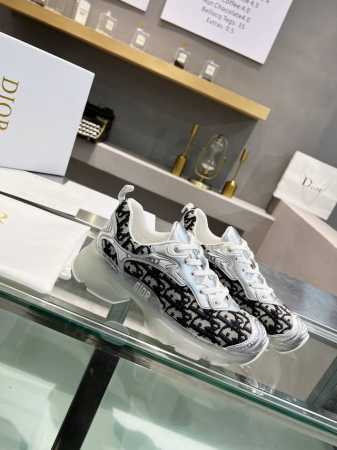 Dior Vibe迪奥 早春新款 休闲运动鞋 原版购入开发 做货 细节对版 Dior Cruise 早春季主题希腊女p神风与现代运动风范完美结合 Dior Vi - 点击图像关闭