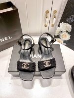 橙子出厂价p chanel 香奈儿 2025新款 小香风珍珠双C扣方头粗跟凉鞋 很温柔必备款有一种女人就该优雅的感觉 超好穿的材质 任何妹纸都可驾驭 进口超迁面
