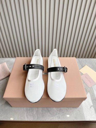 出厂 顶级版本 顶级品质Miumiu 缪缪25夏季新品玛丽珍芭蕾舞跳舞鞋平底简易单鞋奶奶鞋！ 满满的少女心，款式设计可爱优雅不乏美艳色彩，简简单单又藏着小心机，