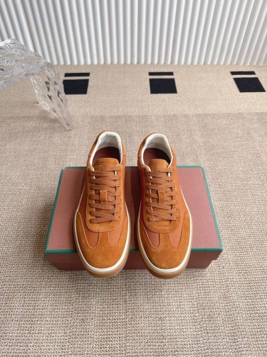 loro Piana Lp诺悠翩雅Tennis Walk系列L德训鞋休闲鞋 这款新款绒面革网采用超低帮设计，适合全年穿着。 包边鞋底营造轻松迷人的色彩组合，将功