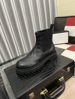 高档高邦爆款 GUCCl 古奇专柜同步挺阔流畅大方的楦型设计，以精湛缝线勾勒皮鞋鞋履的雅致情怀，描写男人自信的轮廓看似简约的一款，鞋面优选进口牛皮牛皮内里，相