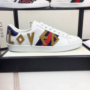 橙子出厂价p gucci 古驰 经典爆款 小蜜蜂小白鞋 百搭休闲鞋板鞋 情侣款 码数 34-45