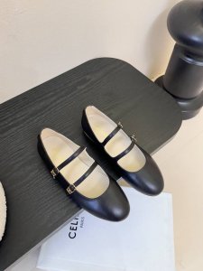 Celine思琳春夏凯旋门玛丽珍时装鞋 上脚真的超级显瘦超级美 C家特定的精致凯旋门Logo 好看到爆 鞋面 原版小牛皮 内里 垫脚 采用顶级混种羊皮 意大利真