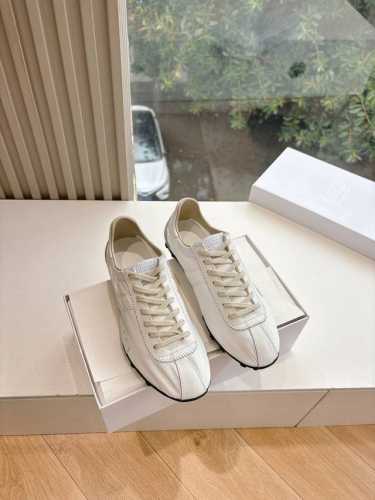 350男10所见即所得G026顶级版本 代购级别 Maisonmargiela Mm6德训休闲鞋鬼才设计师品牌，一个轻奢品牌上脚很百搭哦，也很随脚舒适，这一款德