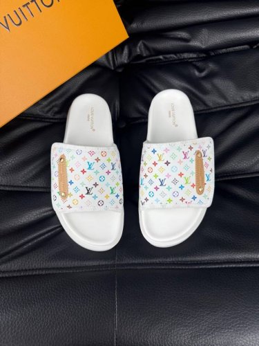 38-45 Louis V*高端精品 奢品拖鞋 1:1高端品质 休闲阳光宽松舒适型 最高版本高品质精品 经夏季必入哦