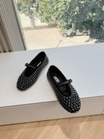 原版购入法国一线奢侈品牌Alaia 阿莱亚24Ss法式仙女芭蕾舞平底跳舞鞋，Alaia品牌源自其创始人，Azzedine Alaia是上世纪80 年代“超紧身性