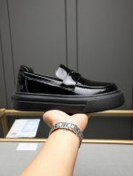 p Prada 普拉达 男士新款休闲鞋，这款鞋面采用进口小牛皮+羊里！大底采用防滑发泡大底，上脚脚感很好，洋气时髦单品！ Size：38-44 45定做