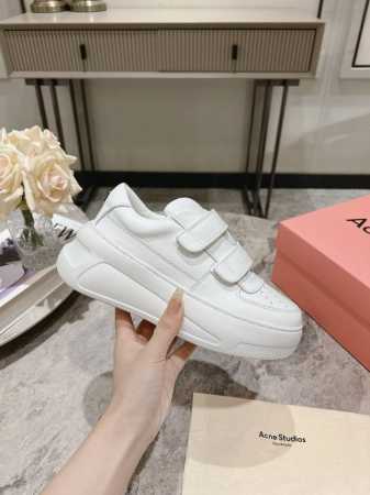 Acne Studios 最新爆款 笑脸 魔术贴小白鞋 原版购入开发 做货 此款魔术贴运动鞋从上世纪八十年代网球鞋汲取设计灵感，选用皮革制成，饰有表情徽标图案 - 点击图像关闭