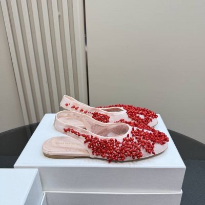 dries Van Noten 25Ss 新款钉珠女鞋 每一双都美的像艺术品 上脚一定是非常瞩目的单品 仙女们可以冲 当代女性应该自己拥有的“水晶鞋” 鞋面：网