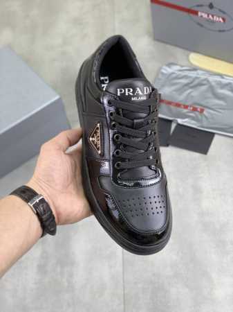 工厂p价p 实价 高品质牛里 prada 普拉达经典款男鞋官网最新款上市了1：1复制，香港同步，走秀同台；全部采用小牛皮进口牛皮内里、橡胶大底原版防滑耐磨；着脚 - 点击图像关闭