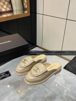 冲量价: Cc小香Fw早春新款包头拖鞋单鞋四季鞋系列____香奶奶春季必备款，女神系列，拥有香家特色优雅名媛气质，超级耐看，让人无法抗拒，心动Ing 鞋面：彩用