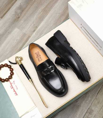 出厂价P 高端货！菲拉格慕 Salvatore Ferragamo 是国际顶级的鞋类奢侈品牌，来自时尚王国意大利，以传统手工设计和款式新颖誉满全球 专柜同步发售