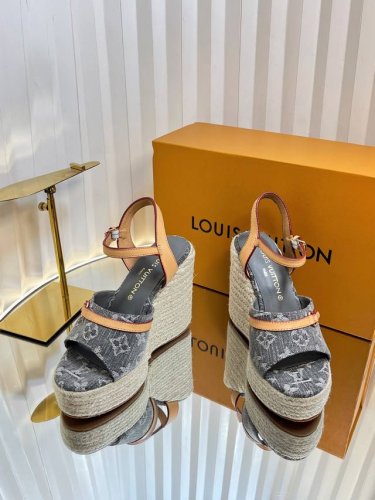 Lv 路易威登 25春夏新款 顶级版本原版一致 专柜主打最新款 Lv X Tm村上隆联名款麻绳坡跟凉鞋 硬货上新 代购级别 高级感十足 国内外博主刷爆的一款 复
