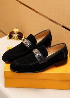 商品商标 Louis Vuitton 路易威登 休闲皮鞋 正码码数: 38-44 45.46.47订制 商品材料 精选 进口头层磨砂牛皮鞋面+奢华五金扣 进口头
