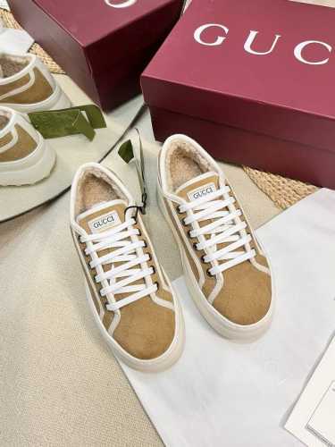 女 男 GUCCI 1977冬季厚底羊毛款，双G压纹A级牛反绒毛毛保暖休闲鞋 工厂独家首发 鞋面采用原版材料，全羊毛垫脚，超柔软舒适让行走更加便捷舒适！ 独家新