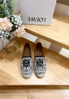 loewe罗意威 代购级 早春新款渔夫鞋，舒适轻便百搭，采用超甜马卡龙色系，这款单鞋采用高端牛仔布面料制成，工艺细节设计，主打拼色，在炎热的夏季来临之际搭配起来