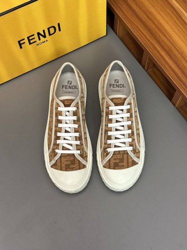 fendi 芬迪Match男系带运动鞋 size 情侣款35-40 女 39~45 男 该单品来自Stefano pilati设计系列 采用黑色皮革材质 饰有灰