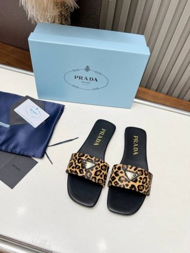 市场顶级版 Ss prada普拉达三角标 顶级品质 集优雅知性复古可爱于一身 鞋面：原版马毛牛皮原版五金扣 内里：小羊皮里 原版 意大利真皮大底 Size：35