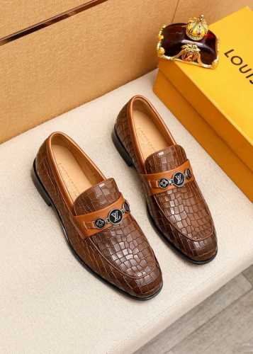 商品商标 Louis Vuitton 路易威登 休闲皮鞋 正码码数 38-44 45.46.47订制 商品材料 精选 进口头层小牛皮鞋面+奢华五金扣，进口头层牛