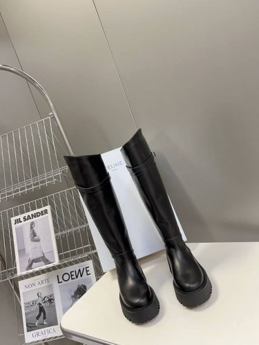 Celine思琳lisa同款马丁靴、超多网红明星种草 无敌显瘦马丁靴、做旧双色效果小牛皮皮质柔软鞋底厚5Cm左右、增高显腿细、原版定制小牛皮、牛皮内里真皮沿条