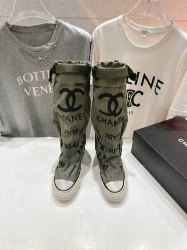 高版本出厂 CHANE*小香网红爆款中古涂鸦帆布裤管靴太有范儿了复古coco女鞋 这款靴的设计灵感来源于街头艺术与自由精神的碰撞靴身采用优质的帆布材质，不仅柔软