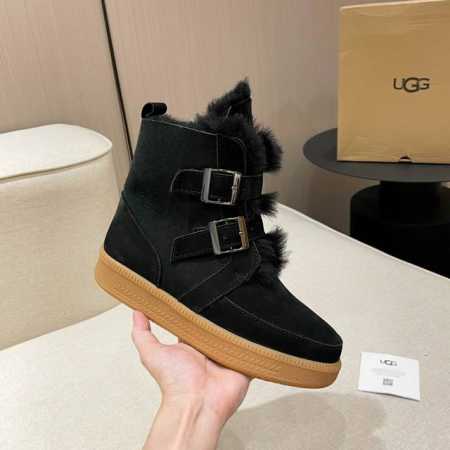 UGG. 官网同步冬季新款 新品。 1 面料：羊皮毛一体 牛皮 2内里：纯真羊毛 3 大底；橡胶发泡。轻便舒适 4码数35-40码 5：颜色：克。棕色。 - 点击图像关闭