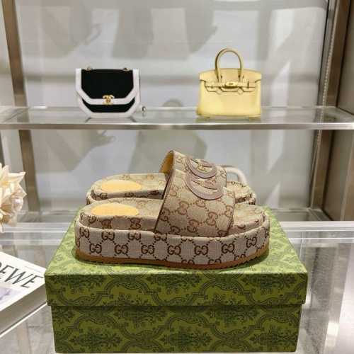 gucci新款女式大号 Gg 防水台拖鞋 作为品牌的标志性标志，徽标以全新且出人意料的方式丰富了设计。每个标识的背后都蕴藏着品牌的传统和价值，是一种可以反复佩戴