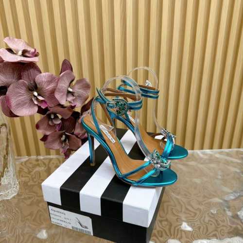 菠萝牌 Aquazzura2024新款凉鞋 代购品质！！！原版开发的走秀凉鞋，简直惊艳了时光！闪闪奥钻闪耀着奢华的光芒，如繁星璀璨。原版开发的独特设计，彰显非凡