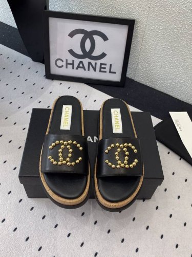 Chanel春夏新款拖鞋 小红书力推爆款拖鞋 百搭舒适时尚 耀眼夺目的双C更显大气 进口羊皮鞋面 羊皮内里垫脚 原版开模橡胶大底 Size: 35-40 41