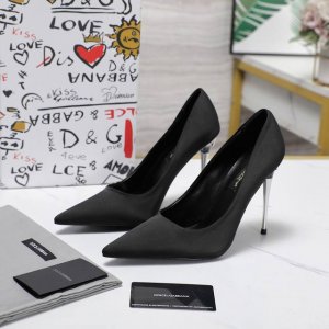 代购级 D&G古典与现代碰撞出的意式浪漫美学杜嘉班纳 Dolce & Gabbana 真丝系列 超高跟露趾凉拖 线条，版型，看得到的高级感，非市场通货可比 Dg
