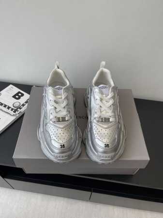 balenciaga 巴黎世家 25Ss早春最新爆款明星走秀同款 Sneaker运动老爹鞋 原版购入开发 一比一做货 新款浓浓的机能风 鞋底刻度非常深 登山雪地 - 点击图像关闭