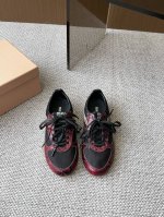 Miu Miu缪缪 25Ss 春夏新款走秀款 德训鞋 休闲鞋 秀场工艺来自Miu Miu系列的细节特写 新季的潮流要素一 多元对撞 传达现代风格~ 怎么穿都好看