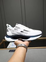 阿玛尼 时尚顶级潮牌，一款能驾驭各种风格男鞋，鞋面由多种材质拼接而成，内里为进口网布，吸汗舒适，爆米花大底设计是重中之重-轻便.舒适。极度考验工艺要求:双色可选