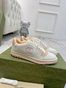 35 40 38 44Gucci 休闲鞋 早春爆款推荐，原版鞋底、原版面料、原版套楦工艺一比一折骨复刻！重工刺绣追求极致！ 面料：意大利进口头层牛皮 内里：原版