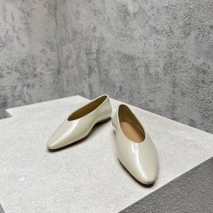 bottega Venet* 葆蝶家Bv最新款Sofia系列 芭蕾舞鞋 以意大利顶级工艺为灵魂，Bottega Veneta芭蕾舞鞋重新定义了现代女性的足尖优雅