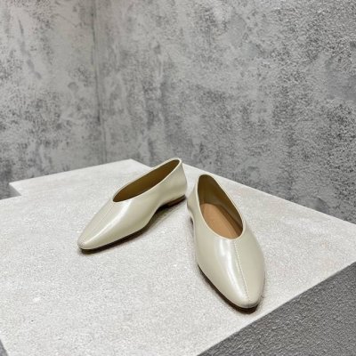 bottega Venet* 葆蝶家Bv最新款Sofia系列 芭蕾舞鞋 以意大利顶级工艺为灵魂，Bottega Veneta芭蕾舞鞋重新定义了现代女性的足尖优雅