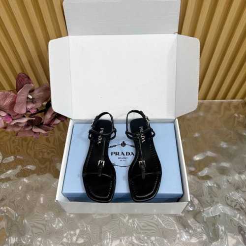 高版本 Prada 新品 专柜新款夹脚三角标凉鞋 单鞋 系列上新 配飞机盒350 鞋面：牛皮 内里：特定混种羊皮内里 大底：原版真皮底 鞋码: 35-41 40