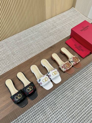 真皮底+40 华家25季新款版面更新，码数 35-42 .橡胶底 .真皮底