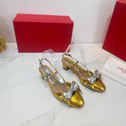 出厂 valentino 华伦天奴 2025Ss早春新品 valentino Garavani 的经典 Roman Stud 系列以全新的诠释方式首发 最新原版
