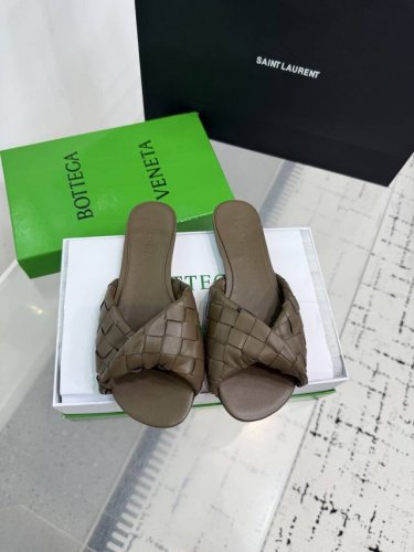 Bottega Venetabv Blink系列纽结编织饰带平底拖鞋 Ins 小红书巨多网红明星上身 真的太美了高级穿着又仙女 简约时髦又有设计感而且非常非常好