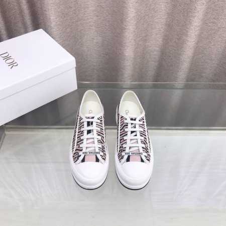 D家~Dior迪奥2024新款厚底刺绣布鞋，顶级进口电脑针车刺绣面料！鞋底使用最高版本TPU材料，不像市面上那些橡胶以差充好，边沿流畅自然，鞋底车线均匀，细致， - 点击图像关闭